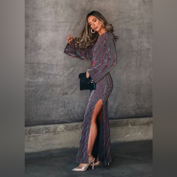 Vici Dresses & Skirts - 🌺HP🌺 NWT Full Of Life Metallic Cutout Back Maxi Dress